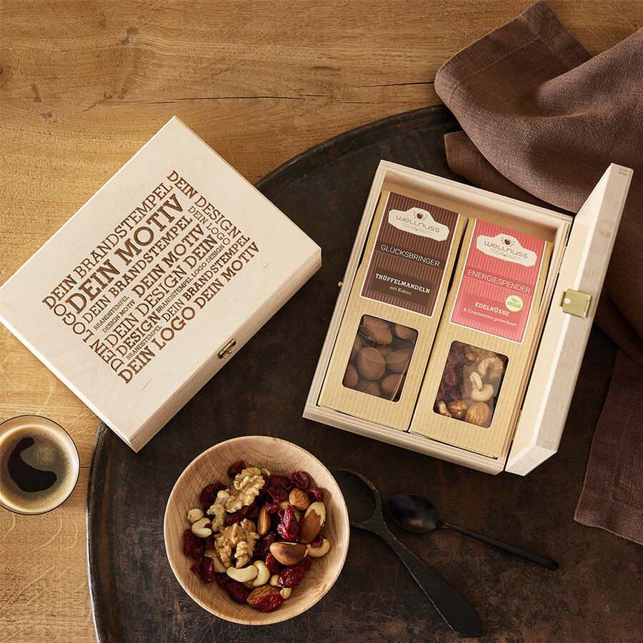 2 Premium Snacks in der Birkenholzbox